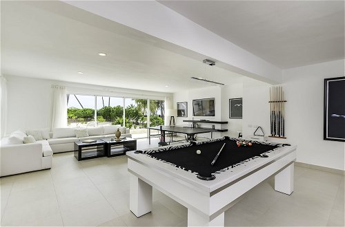 Photo 31 - Luxury beachfront villa in Los Corales