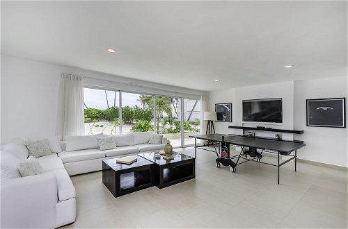 Photo 32 - Luxury beachfront villa in Los Corales