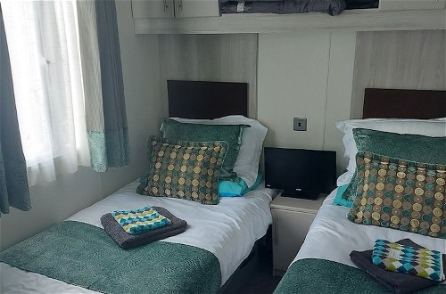 Foto 9 - Summer Lodge Luxury Caravan in Hastings Free Wifi