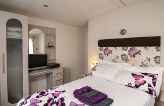 Photo 2 - Summer Lodge Luxury Caravan in Hastings Free Wifi