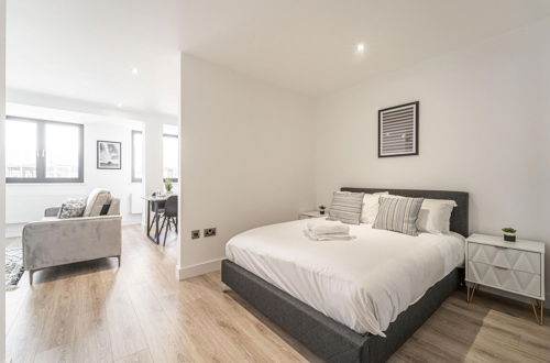 Photo 8 - Seven Living Residences Solihull - Modern Studios Close to NEC and BHX