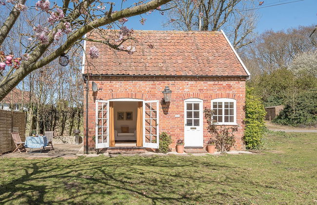 The Coach House Eyke Air Manage Suffolk - Photo 17
