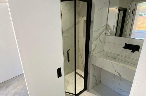 Foto 8 - Modern 2 Bedroom 2 Bathroom flat