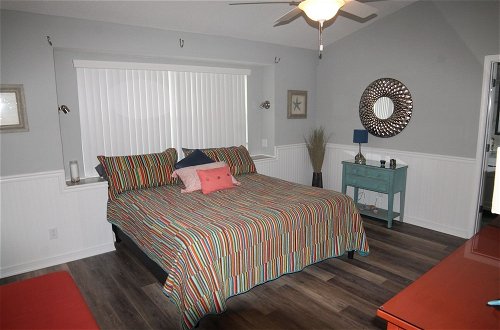 Photo 8 - Pet Friendly, 3 BR, 2 BA, Private Pool - Sunset Harbor