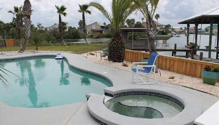 Photo 1 - Pet Friendly, 3 BR, 2 BA, Private Pool - Sunset Harbor