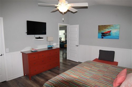 Photo 10 - Pet Friendly, 3 BR, 2 BA, Private Pool - Sunset Harbor