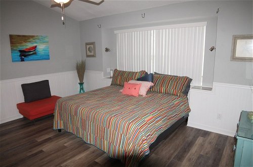 Photo 6 - Pet Friendly, 3 BR, 2 BA, Private Pool - Sunset Harbor