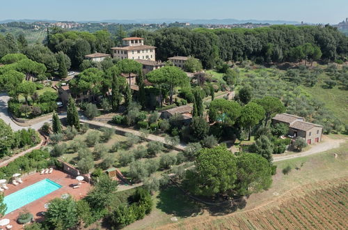 Photo 37 - Holiday Home Near Sienna in the Hills, Swimming Pool and Garden