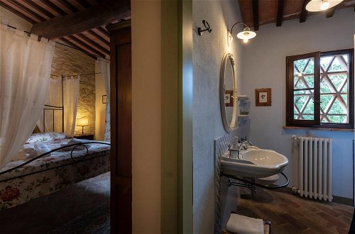 Photo 6 - Apartment in Chianti With Pool ID 3939
