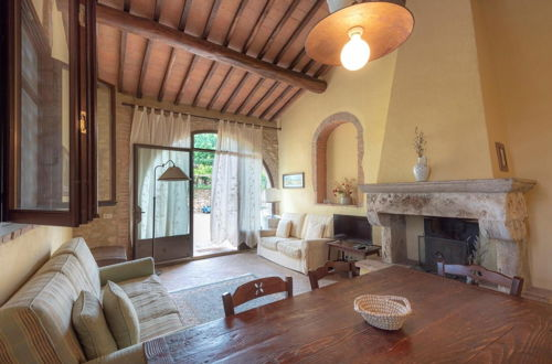 Photo 24 - Apartment in Chianti With Pool ID 3939