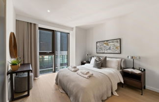 Photo 2 - Deluxe two Bedroom Canary Wharf Apartment With River Views