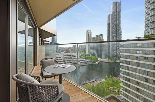 Photo 31 - Deluxe two Bedroom Canary Wharf Apartment With River Views