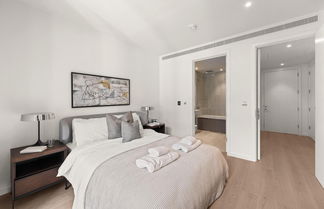 Photo 3 - Deluxe two Bedroom Canary Wharf Apartment With River Views