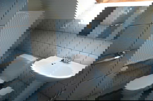 Photo 10 - Modern Stay With Hot Tub