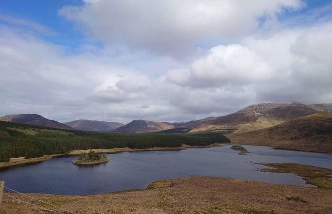 Leap Year Cottage by Lake Beaghcauneen in Clifden - Photo 32