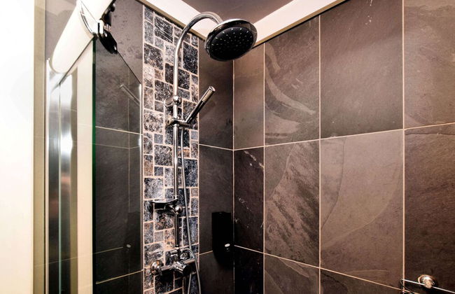 Beautiful Villa with Heated Outdoor Pool, Sauna, Hot Tub in Forest - Foto 17