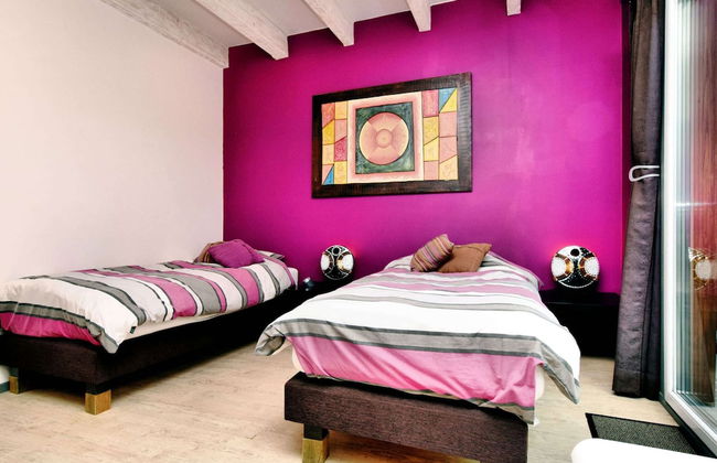 Beautiful Villa with Heated Outdoor Pool, Sauna, Hot Tub in Forest - Foto 9