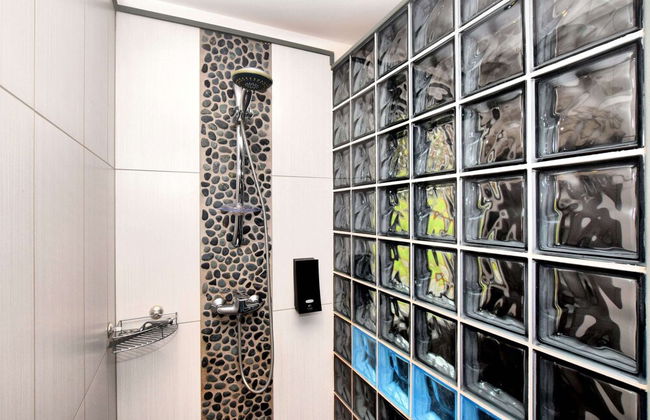 Beautiful Villa with Heated Outdoor Pool, Sauna, Hot Tub in Forest - Foto 18