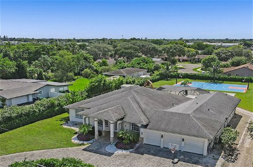 Photo 61 - Luxurious 8BR Family Estate with Pool