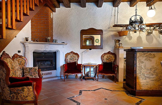 Cottage in Italy With Alpine Fireplace - Foto 16