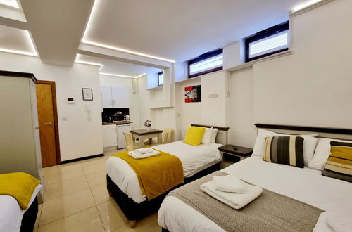 Photo 4 - London Stay Apartments