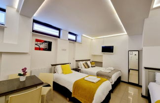 Photo 3 - London Stay Apartments