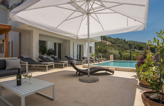 Villa in Cres With Sea Views & Pool - Foto 22