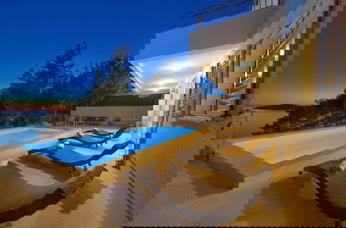 Foto 15 - Modern Villa in Cres With Pool