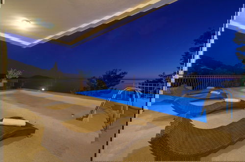 Foto 16 - Modern Villa in Cres With Pool