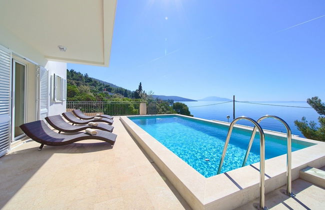 Villa in Cres With Sea Views & Pool - Foto 20