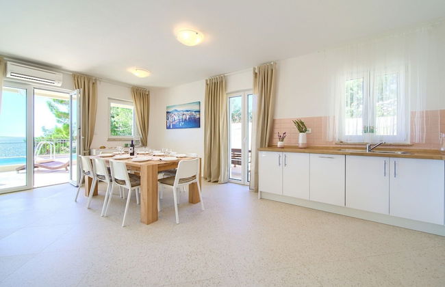Villa in Cres With Sea Views & Pool - Foto 6