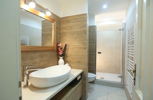 Photo 12 - Rialto Luxury Apartment