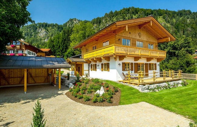 Chalet unter Weißblauem Himmel - Foto 1