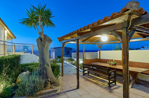 Photo 14 - Cozy Pool Front Apartment With sea View Orange