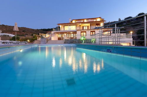 Photo 13 - Cozy Pool Front Apartment With sea View Orange