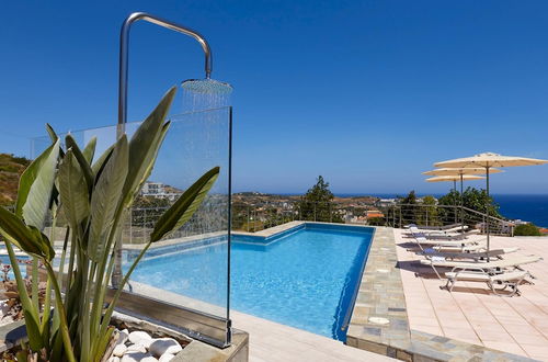 Foto 14 - Spacious Villa With Shared Pool and Amazing View