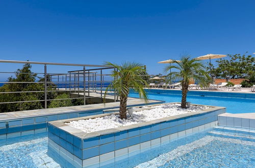 Photo 10 - Cozy Pool Front Apartment With sea View Orange