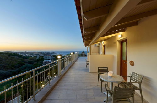 Photo 12 - Cozy Pool Front Apartment With sea View Orange