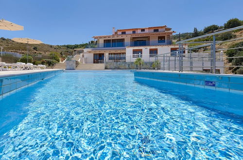 Photo 30 - Stylish Pool Side Apartment With Stunning sea View