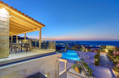 Photo 29 - Cozy Pool Front Apartment With sea View Orange