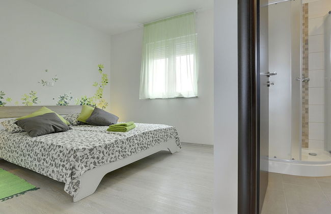 Detached Villa With Pool and Large Garden in Quiet Area Near the Sea - Foto 3