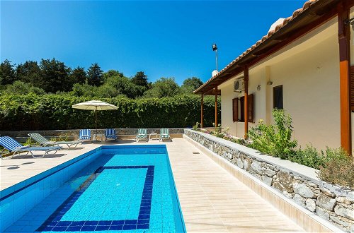 Foto 17 - Gorgeous Villa With Pool & Gardens