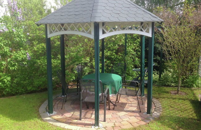 Group Hideaway With Pool - Photo 29