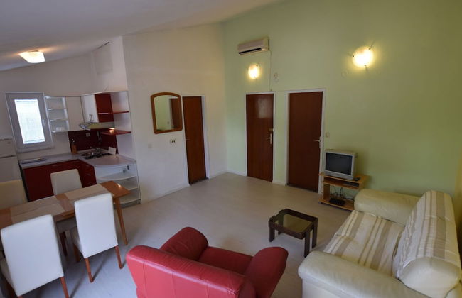 Comfortable Apartment With Balcony and Outdoor Kitchen - Photo 5