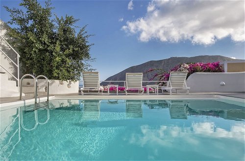 Photo 23 - Spacious 3-bed Villa With Private Pool in Pyrgos