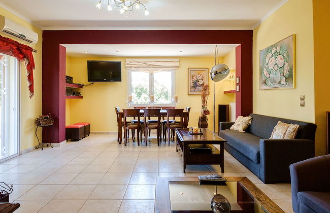 Relaxing Family Home near Beaches - Photo 24