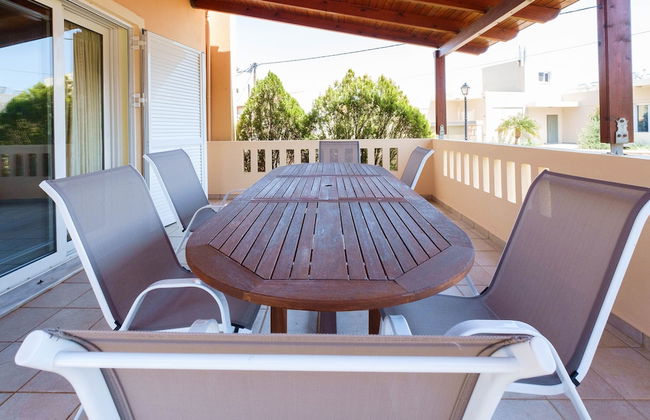 Relaxing Family Home near Beaches - Photo 30