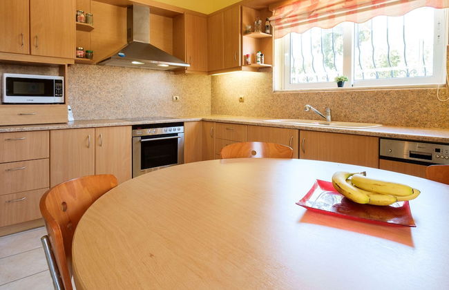 Relaxing Family Home near Beaches - Photo 21