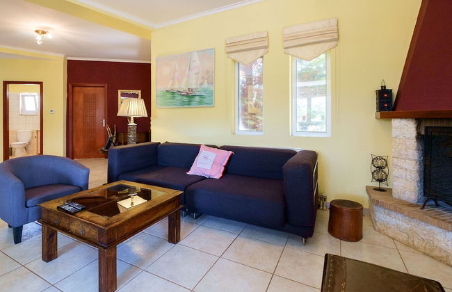 Relaxing Family Home near Beaches - Photo 29