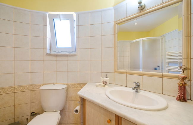 Relaxing Family Home near Beaches - Photo 37